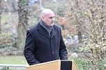 B&uuml;rgermeister Steffen Grimm - Gedenken zum Volkstrauertag auf im Ehrenhain auf dem Hauptfriedhof in Sondershausen (Foto: Eva Maria Wiegand)