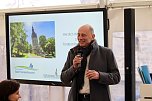 Wolfgang Tiefensee (Th&uuml;ringischer Wirtschafts- und Wissenschaftsminister) bei der F&ouml;rdermittel&uuml;bergabe am Schiefen Turm in Bad Frankenhausen (Foto: Eva Maria Wiegand)