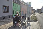 Die älteren Kita-Kinder besuchen eine Haltestelle in Bad Frankenhausen (Foto: Katrin Milde) Die älteren Kita-Kinder besuchen eine Haltestelle in Bad Frankenhausen (Foto: Katrin Milde)