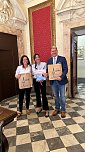 v.l. Katja Rudolph; B&uuml;rgermeister Matthias Strejc; Raffaella Bonsangue im Rathaus in Pisa (Foto: Stadtverwaltung Sondershausen)