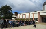 Wandertag von Th&uuml;ringer Berufssch&uuml;lern in und um Bad Frankenhausen auf den Spuren des Mittelalters. Pause am Panorama- Museum  (Foto: Peter Ke&szlig;ler)