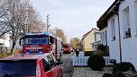 Carport- und M&uuml;lltonnenbrand musste gel&ouml;scht werden (Foto: Feuerwehr Bad Frankenhausen/Silvio Dietzel)