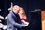 In Haus der Kunst in Sondershausen fand das vorletzte Weihnachtskonzert des Tenortrios Fellas, in diesem Jahr, vor ausverkauftem Haus statt. Am Klavier begleitete sie die bekannten Pianistin Rosalina Genchev (Foto: Eva Maria Wiegand) In Haus der Kunst in Sondershausen fand das vorletzte Weihnachtskonzert des Tenortrios Fellas, in diesem Jahr, vor ausverkauftem Haus statt. Am Klavier begleitete sie die bekannten Pianistin Rosalina Genchev (Foto: Eva Maria Wiegand)