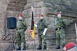 Verleihung des Fahnenbandes vor dem Kyffh&auml;user Denkmal (Foto: Eva Maria Wiegand)