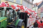 Ein bunter Karnevalszug zog sich am Rosenmontag durch Sondershausen (Foto: Eva Maria Wiegand)
