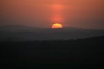 Sonnenuntergang - fotografiert vom Hainer Berg (Foto: Christoph Keil) Sonnenuntergang - fotografiert vom Hainer Berg (Foto: Christoph Keil)