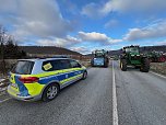  Landwirte mit ihren Maschinen blockieren die Bundesstra&szlig;e 4 bei Sondershausen (Foto: S. Dietzel)