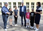 Emilia, Emma, Sophie und Helene, Sch&uuml;lerinnen der Staatlichen Grundschule Adolph Diesterweg, kamen mit Minister Helmut Holter (Die LINKE) und Landr&auml;tin Antje-Hochwind-Schneider (SPD) ins Gespr&auml;ch (Foto: Eva Maria Wiegand)