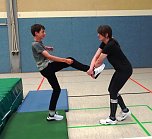 Lehrgang für Selbstverteidigung und Selbstbehauptung für Frauen in der Zweifelderhalle in Bad Frankenhausen (Foto: Peter Keßler) Lehrgang für Selbstverteidigung und Selbstbehauptung für Frauen in der Zweifelderhalle in Bad Frankenhausen (Foto: Peter Keßler)