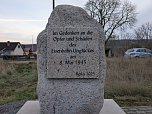 Der Stein erinnert an das Zugungl&uuml;ck vom 8. Mai 1945 in Berka (Foto: Janine Skara)
