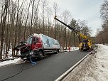 Unfall-Lkw musste geborgen werden (Foto: S. Dietzel)