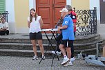 Fans und Cheftrainer des Thüringer HC Herbert Müller verabschieden neun Spitzenhandballerinnen in Bad Langensalza (Foto: Eva Maria Wiegand) Fans und Cheftrainer des Thüringer HC Herbert Müller verabschieden neun Spitzenhandballerinnen in Bad Langensalza (Foto: Eva Maria Wiegand)