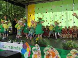Das Straßenfest der Kindervilla in Bad Frankenhausen wurde zum Wiesenfest (Foto: Katrin Milde) Das Straßenfest der Kindervilla in Bad Frankenhausen wurde zum Wiesenfest (Foto: Katrin Milde)