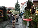 Weihnachtsmarkt im Regen (Foto: Karl-Heinz Herrmann)