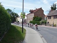 Bild: Radfahrer begr&uuml;&szlig;t