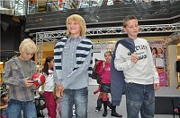 Bild: Modeschau in der Galerie