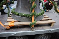 Die erste Glocke für Trinitatiskirche in der Stadt Bild: Die erste Glocke für Trinitatiskirche in der Stadt