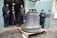 Die erste Glocke für Trinitatiskirche in der Stadt Bild: Die erste Glocke für Trinitatiskirche in der Stadt