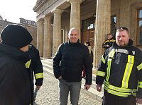 Er gegen Sie! Bild: Er gegen Sie!