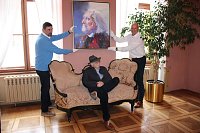 Bild: Liszt-Portrait &uuml;bergeben