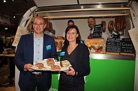 Bild: Premiere mit mobilem Hofladen