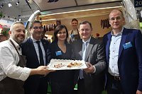 Bild: Premiere mit mobilem Hofladen