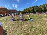 Bild: Die Eleven des Tanzstudio Radeva bereicherten das Programm zum Kindertag in Sondershausen