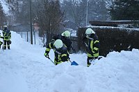 Bild: Feuerwehr befreit Anwohner