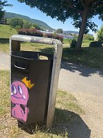Bild: Sch&uuml;lerinnen und Sch&uuml;ler gestalteten die Abfallk&ouml;rbe im &Ouml;stertal um