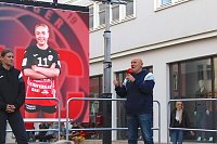Vorstellung des neuen THC-Teams gestern auf dem Langensalzaer Neumarkt Bild: Vorstellung des neuen THC-Teams gestern auf dem Langensalzaer Neumarkt
