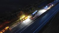 KKW kippt auf der A38 um Bild: KKW kippt auf der A38 um