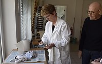 Lydia Pilch bei einer Druckvorführung Bild: Lydia Pilch bei einer Druckvorführung