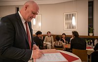 Internationaler Sondershäuser Meisterkurs vertraglich gesichert Bild: Internationaler Sondershäuser Meisterkurs vertraglich gesichert