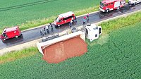 Unfall mit umgekipptem Sattelzug Bild: Unfall mit umgekipptem Sattelzug
