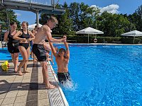 Bild: Projektwoche Lebensretter der Regelschule am Franzberg, im Bergbad Sonnenblick