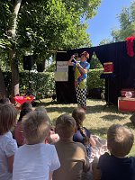 Bild: Beim Sommerfest der AWO Kita Hinze Kidz" in Oldisleben hatten die KInder Spa&szlig; mit dem Clown Friedolin
