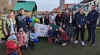 Bild: Gro&szlig;e Freude &uuml;ber das neue Spielger&auml;t herrschte bei den Bebraspatzen