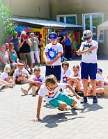 Bild: Mit gro&szlig;em Spa&szlig;,tanzten sich die Uderlebener Sch&uuml;ler in die Ferien