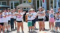 Bild: Mit gro&szlig;em Spa&szlig;,tanzten sich die Uderlebener Sch&uuml;ler in die Ferien