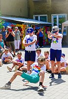 Bild: Mit gro&szlig;em Spa&szlig;,tanzten sich die Uderlebener Sch&uuml;ler in die Ferien