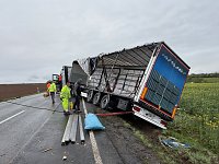 Bergung des verunglückten Lkw auf der B4 bei Nordhausen. Bild: Bergung des verunglückten Lkw auf der B4 bei Nordhausen.