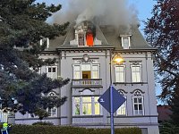 Ein Feuer ist im oberen Geschoss eines Mehrfamilienhauses in Sondershausen ausgebrochen. Bild: Ein Feuer ist im oberen Geschoss eines Mehrfamilienhauses in Sondershausen ausgebrochen.