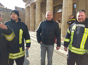 Er gegen Sie!