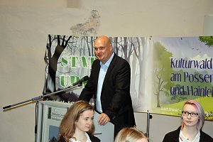 1. Sondersh&auml;user Blutbuchen�K&ouml;nigin gekr&ouml;nt