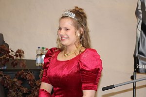1. Sondersh&auml;user Blutbuchen�K&ouml;nigin gekr&ouml;nt