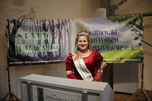 1. Sondersh&auml;user Blutbuchen�K&ouml;nigin gekr&ouml;nt