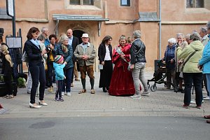 1. Sondersh&auml;user Blutbuchen�K&ouml;nigin gekr&ouml;nt