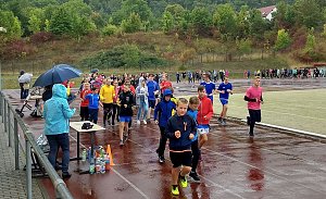 Regelschule Franzberg trotzt dem Wetter und startet Spendenlauf