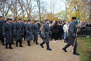 Vereidigung im Zeichen des 64. Jahrestags