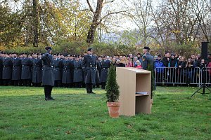 Vereidigung im Zeichen des 64. Jahrestags